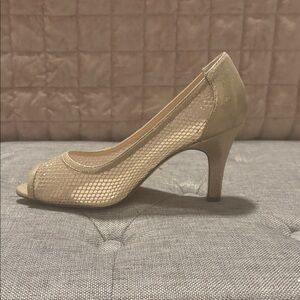 Chic Gold Mesh Peep-Toe Heels